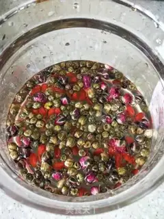 Make A rose tea with a daisy step 2