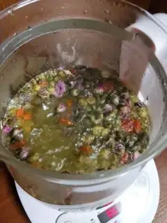 Make A rose tea with a daisy step 3