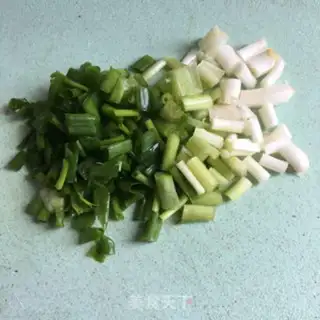 Make Eggs fried beans step 1