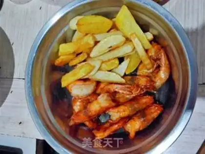 Make Spicy shrimp from a dry pot step 1