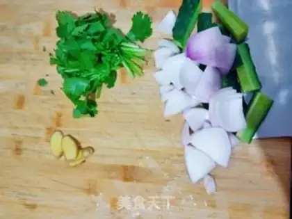Make Spicy shrimp from a dry pot step 2