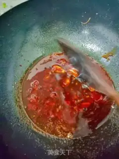 Make Spicy shrimp from a dry pot step 3