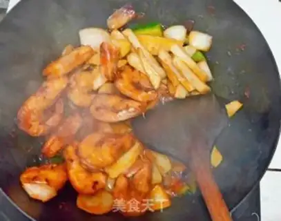 Make Spicy shrimp from a dry pot step 4