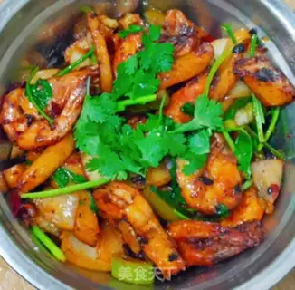 Make Spicy shrimp from a dry pot step 5