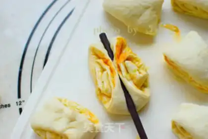 Make Precious onion rolls step 6
