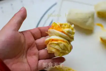 Make Precious onion rolls step 7