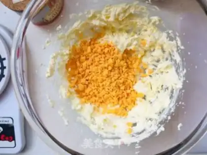 Make A car for cheese cookies step 4