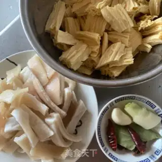 Make Piggy-skin-burning bamboo step 0