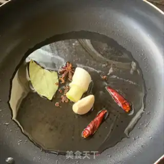 Make Piggy-skin-burning bamboo step 1
