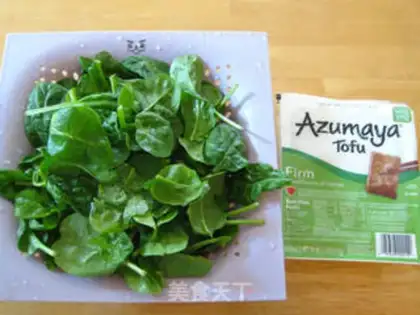 Make Beef spinach tofu soup step 1