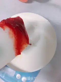 Make Strawberry birthday cake step 1