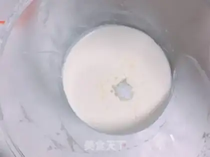 Make Strawberry birthday cake step 6