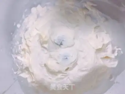 Make Strawberry birthday cake step 7