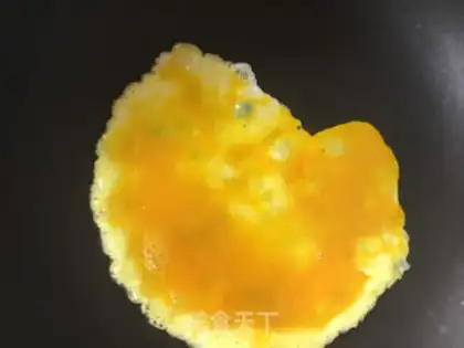 Make Pea corn fried eggs step 1