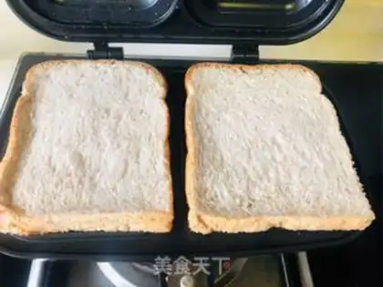 Make Egg sandwich step 3