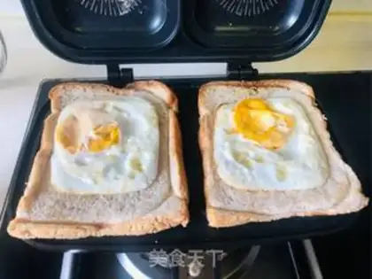 Make Egg sandwich step 4