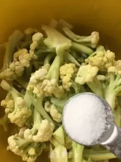 Make Dry-dry broccoli step 0