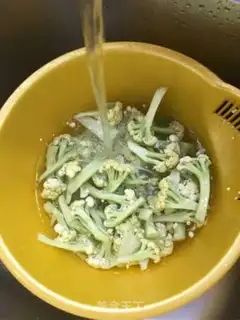 Make Dry-dry broccoli step 1