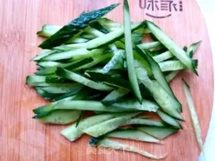 Make Sour spicy noodles step 2