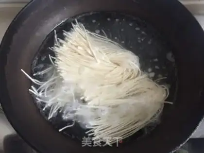Make Spicy noodles step 5