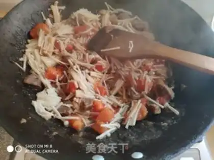 Make Golden pins and mushroom beef soup step 4