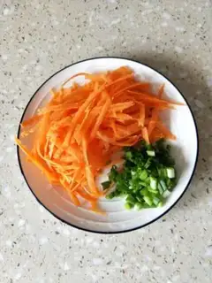 Make Silver fish congee step 1