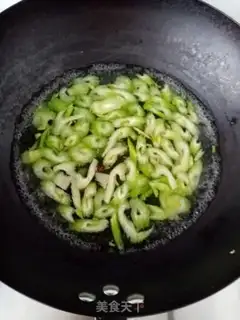 Make Celery makes lilies step 2