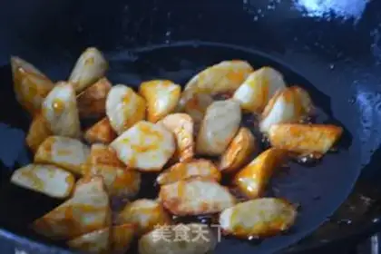 Make Spicy meat buns step 1