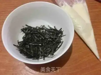 Make Seaweed pine cupcakes step 0