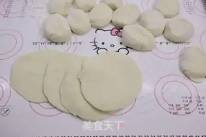 Make Eggs and fragrance buns step 7