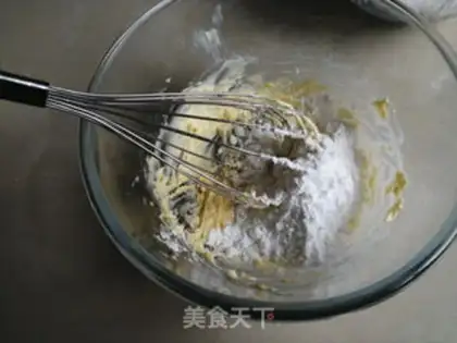 Make Soccer blueberry mackerel cake step 1