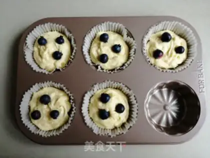 Make Soccer blueberry mackerel cake step 7