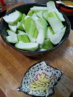 Make Watermelon egg soup step 1