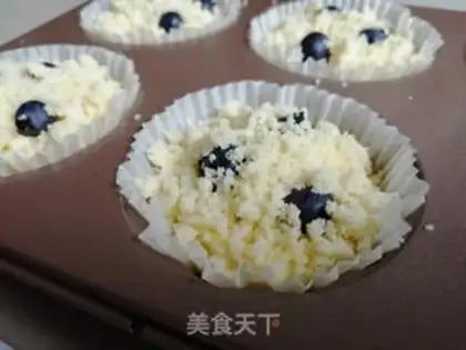 Make Soccer blueberry mackerel cake step 8