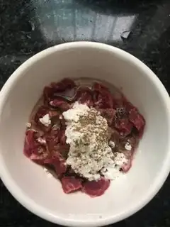 Make Black pepper beef pasta step 1