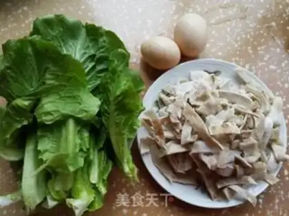 Make Spicy egg pelt soup step 0