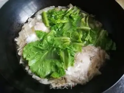 Make Spicy egg pelt soup step 4
