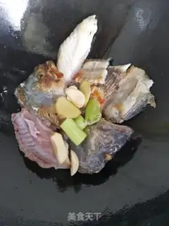 Make Tomato fish step 1