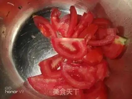 Make Maroon tofu soup step 1