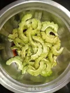 Make A cold, bitter melon step 1