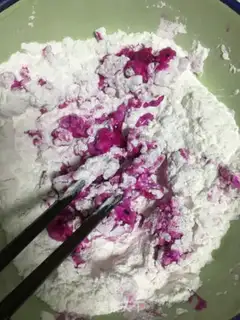 Make Pyramid rice rolls step 1