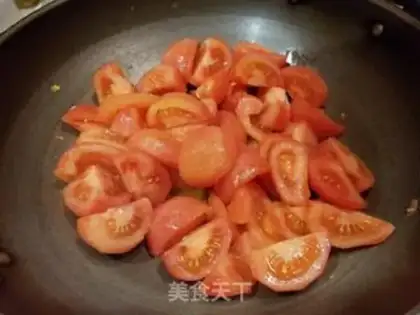 Make Golden mushroom eggs, fried tomatoes step 3