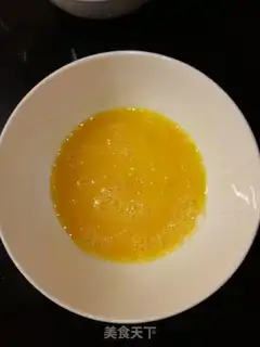 Make Scrambled eggs step 1