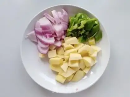 Make Curry potatoes step 1