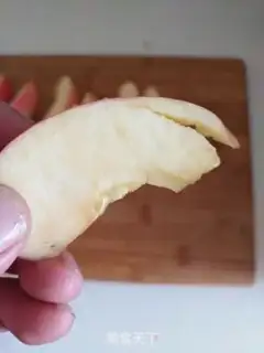 Make Seven petals of a fruit plate step 4