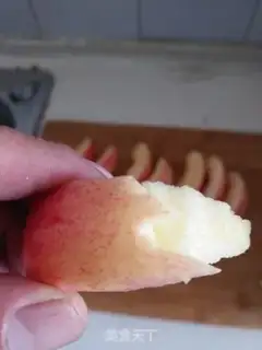 Make Seven petals of a fruit plate step 5