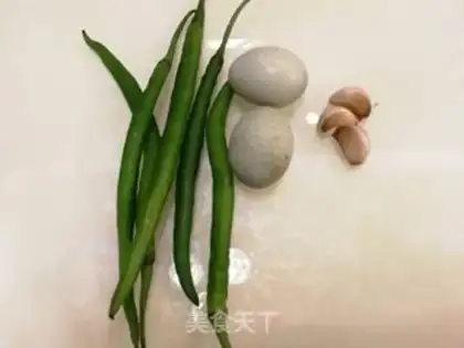 Make Pyramid eggs step 0