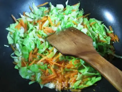 Make Carrot, cabbage, fried eggs step 4