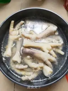 Make Hot beer chicken claws step 2