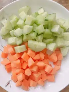 Make Carrot cucumber fried chicken step 0